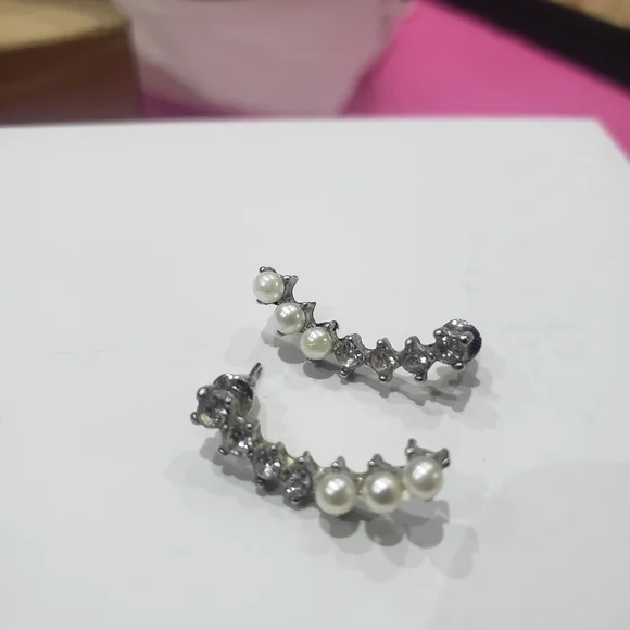 Earings - Picture 1 of 4